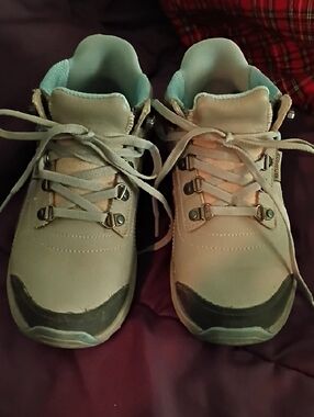 Women's Light Gray Hiking Sneakers with Aqua Lining